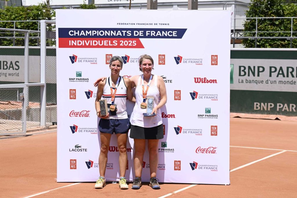 Elena Micheloni à gauche avec sa partenaire de double Ludivine Choisel